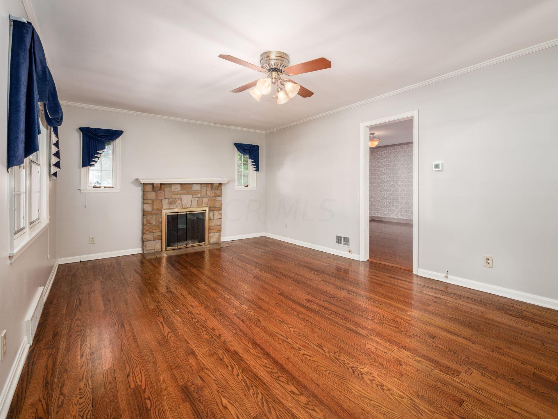 2219 Edington Road Columbus, OH 43221 - Photo 7 of 47 Living Room