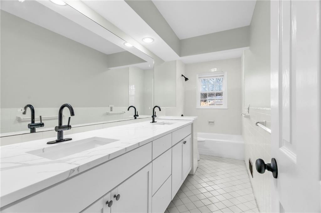 8112 Raytown Road Raytown, MO 64138 - Photo 17 of 27