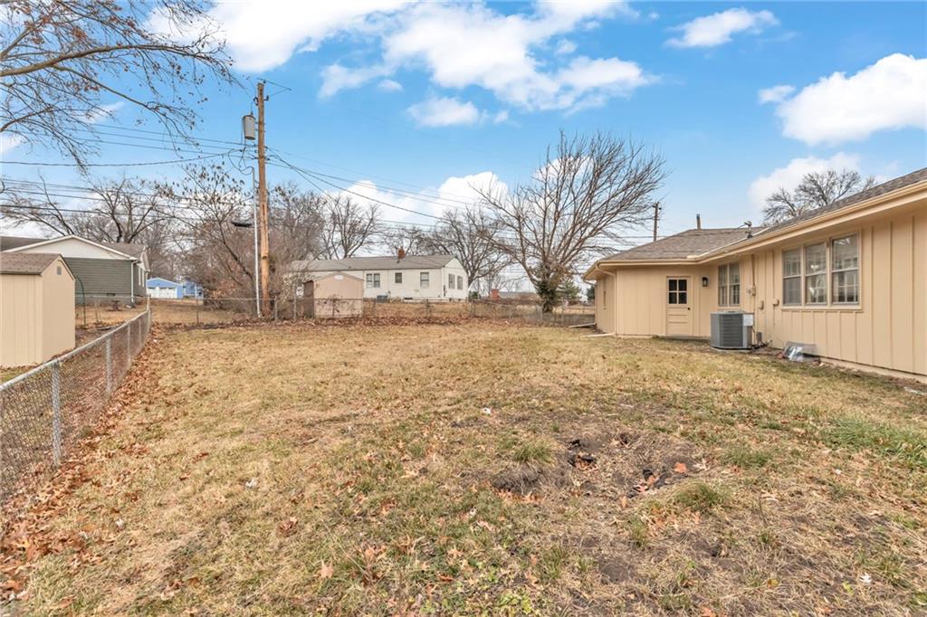 8112 Raytown Road Raytown, MO 64138 - Photo 24 of 27