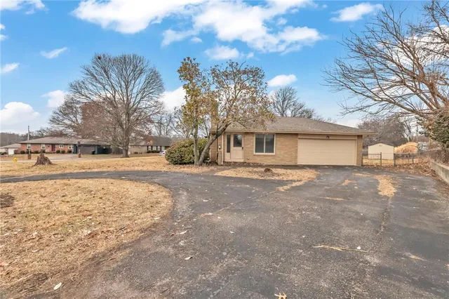 $305,000 | 8112 Raytown Road, Raytown, MO 64138