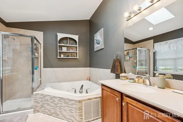 $525,000 | 15 Russell Court, Old Bridge, NJ 07747