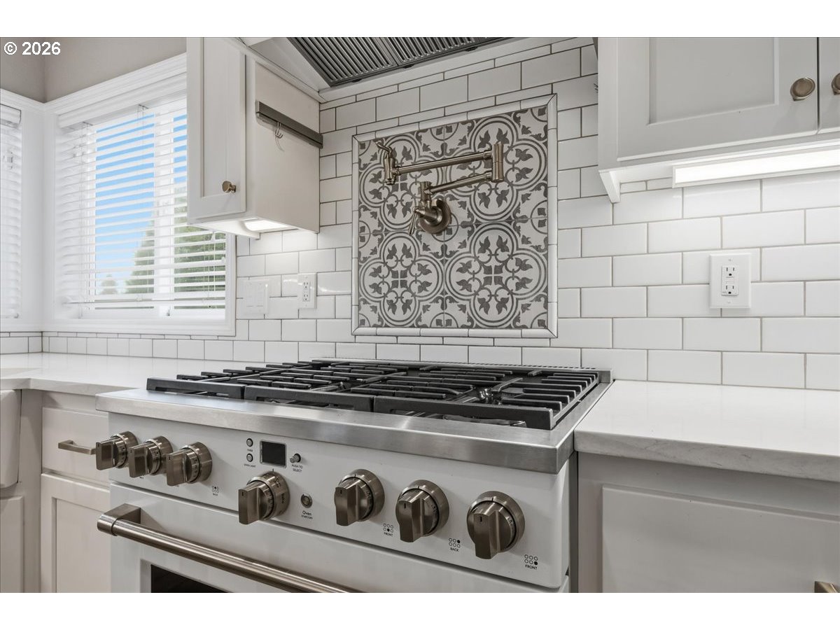 6810 Northeast 252nd Way Battle Ground, WA 98604 - Photo 13 of 42 Kitchen