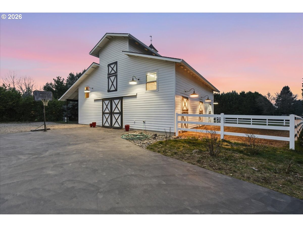 6810 Northeast 252nd Way Battle Ground, WA 98604 - Photo 37 of 42 Barn