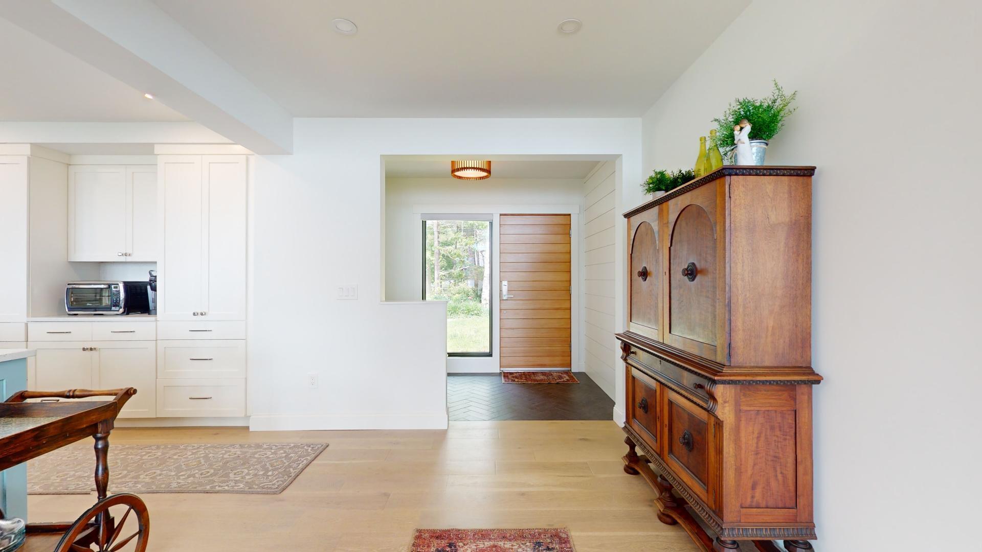 7 Merganser Way Freeport, ME 04032 - Photo 15 of 45 Entry and coffee bar