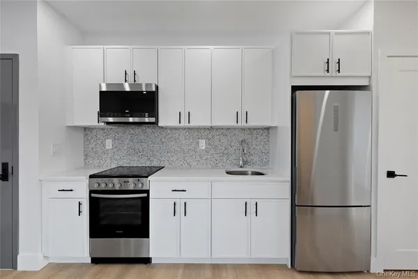 $1,925 | 9 Lagrange Avenue, Unit 4, Poughkeepsie, NY 12603
