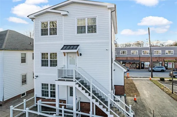 $1,925 | 9 Lagrange Avenue, Unit 4, Poughkeepsie, NY 12603