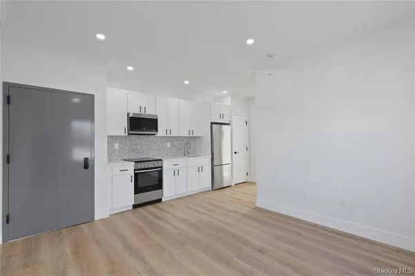 $1,925 | 9 Lagrange Avenue, Unit 4, Poughkeepsie, NY 12603