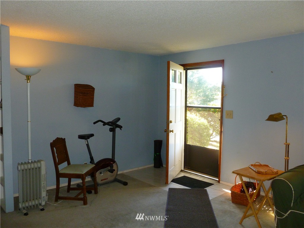 1502 Beacon Way South Renton, WA 98057 - Photo 2 of 19