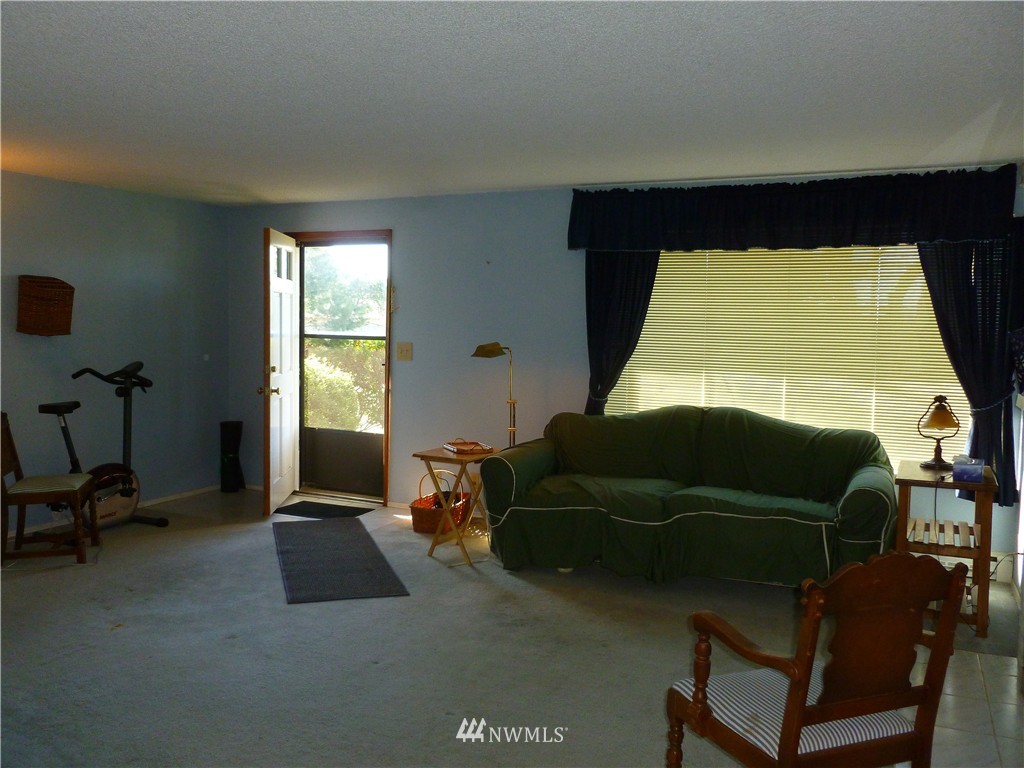 1502 Beacon Way South Renton, WA 98057 - Photo 3 of 19