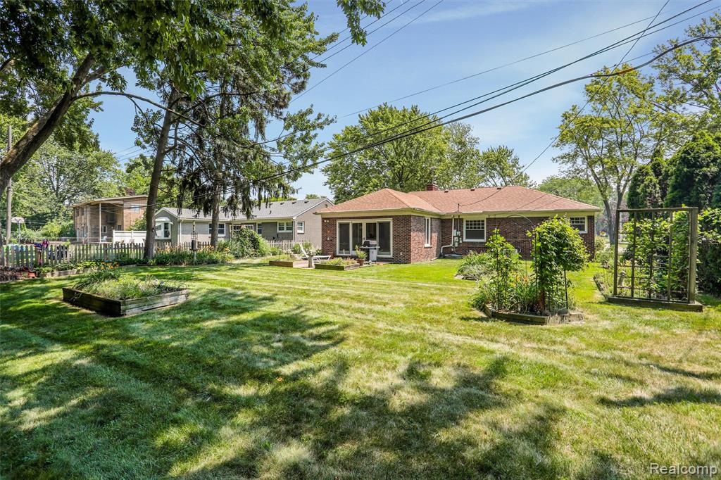 21235 River Road Grosse Pointe Woods, MI 48236 - Photo 31 of 33