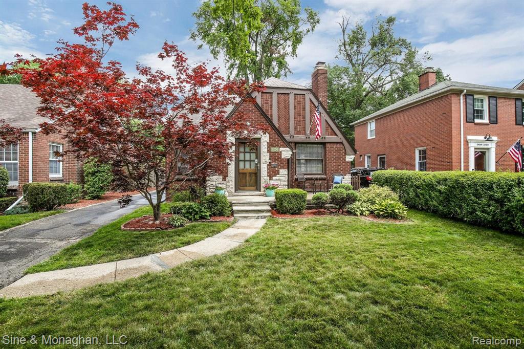 1624 Roslyn Road Grosse Pointe Woods, MI 48236 - Photo 30 of 31