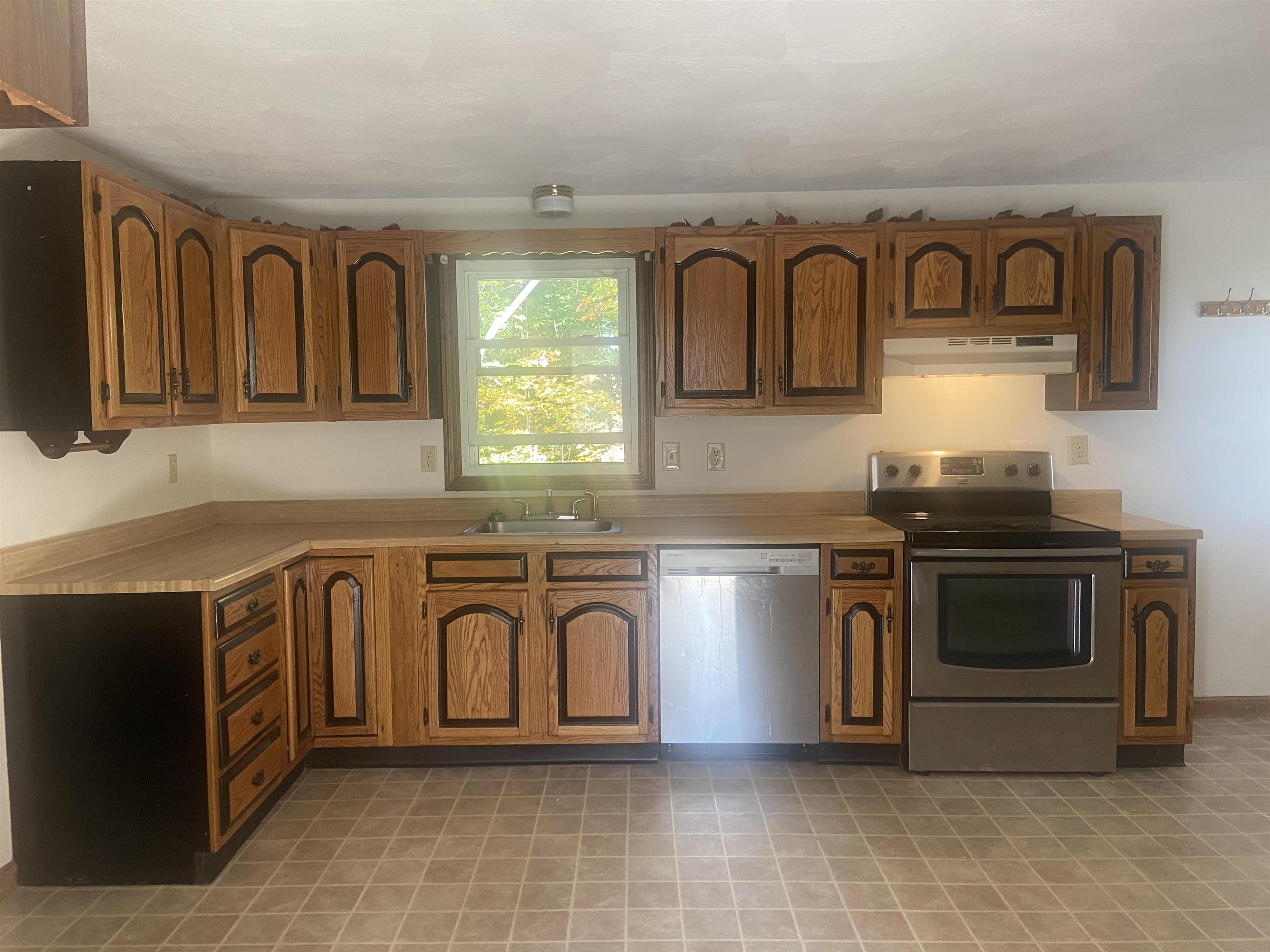 11 R Susan Drive, Unit 11R AKA 11A Derry, NH 03038 - Photo 4 of 8