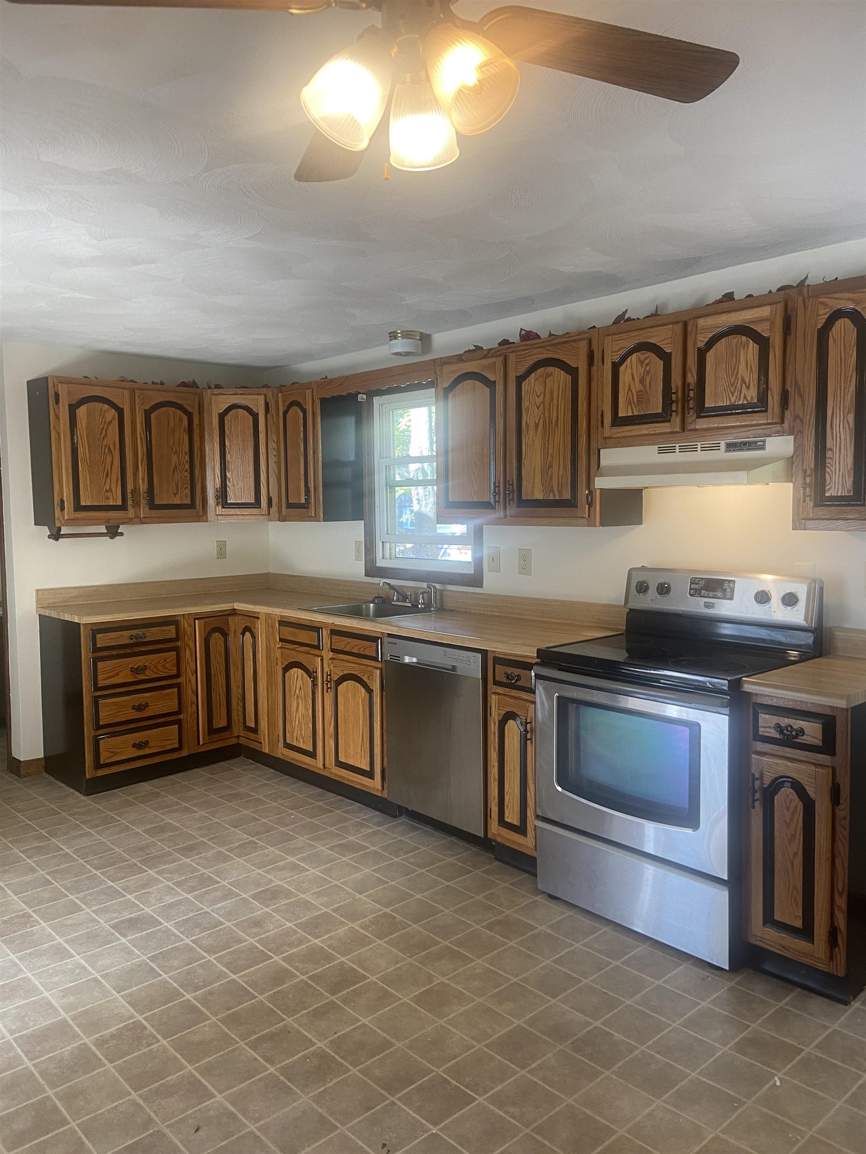 11 R Susan Drive, Unit 11R AKA 11A Derry, NH 03038 - Photo 5 of 8