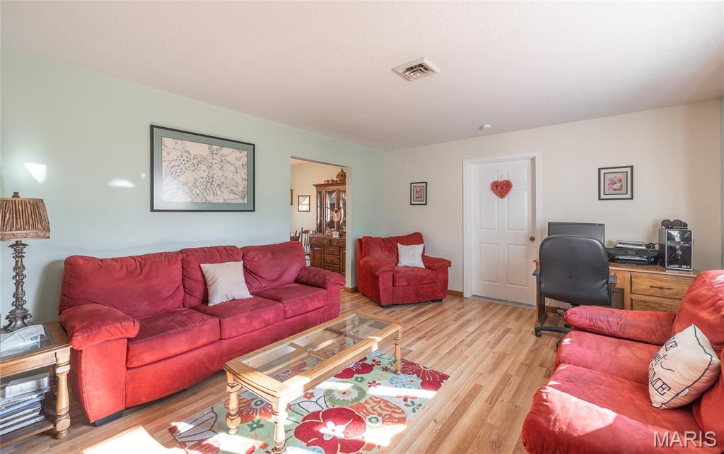 10815 Timber Drive Rolla, MO 65401 - Photo 5 of 56