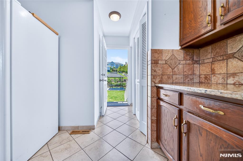12 Stony Hill Road Clifton, NJ 07013 - Photo 9 of 35
