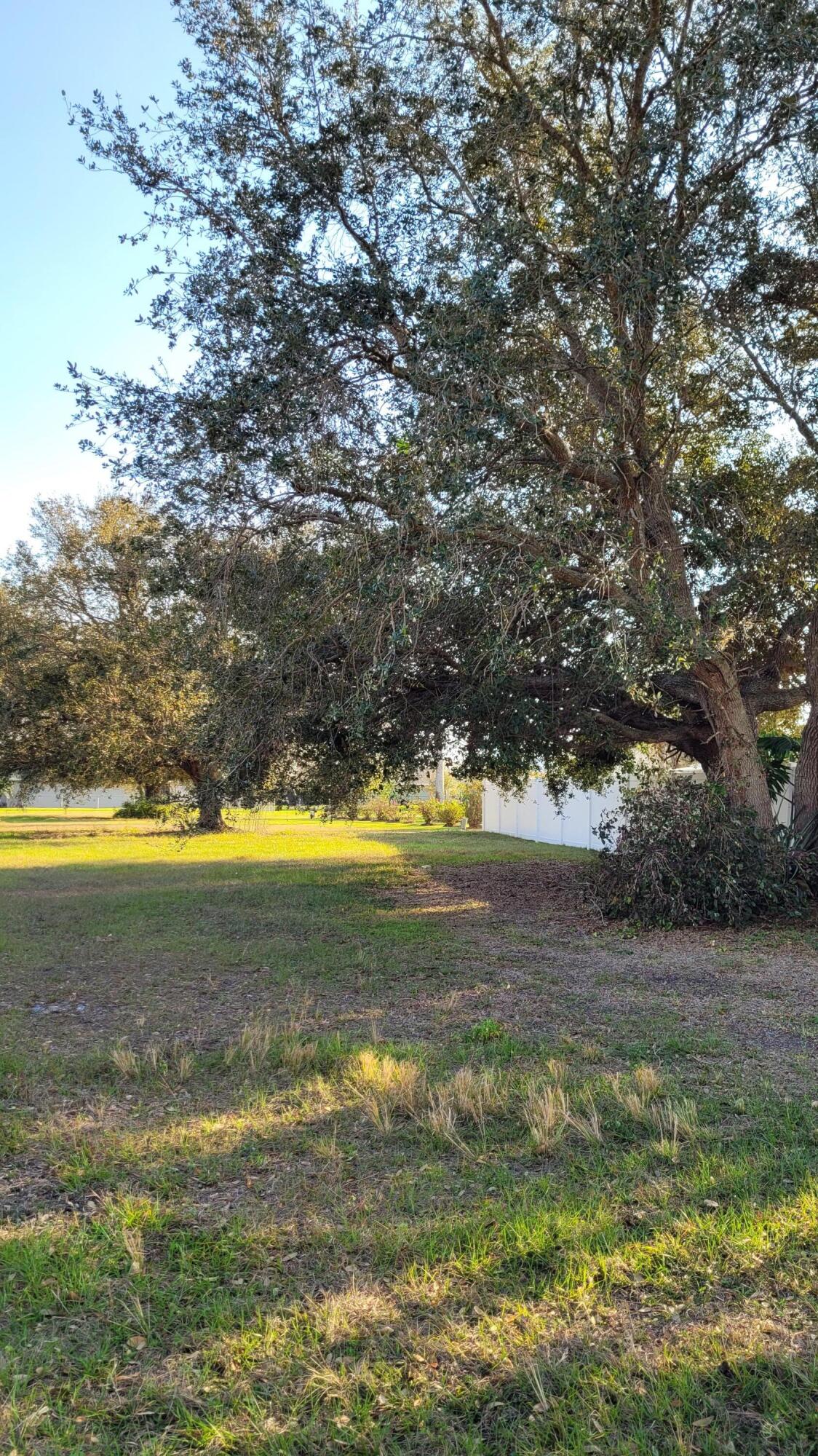 824 Spring Lake Boulevard Sebring, FL 33876 - Photo 3 of 12 20230215_165247 (1)