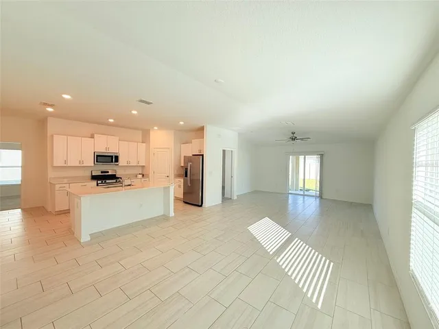 a view of empty room with a ceiling fan