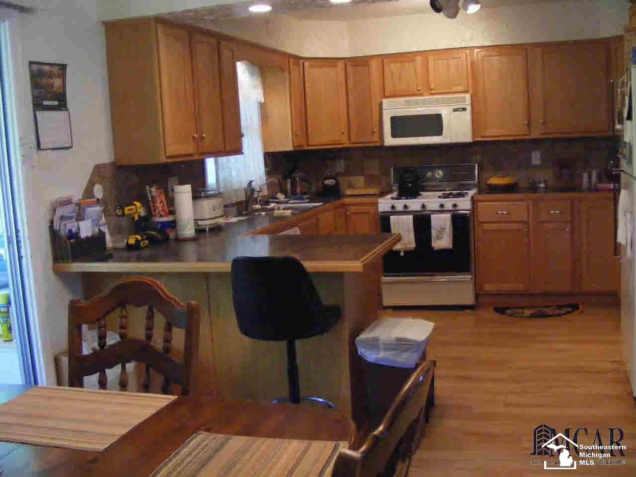 9485 Summerfield Road Temperance, MI 48182 - Photo 13 of 23 21302868-12.JPG