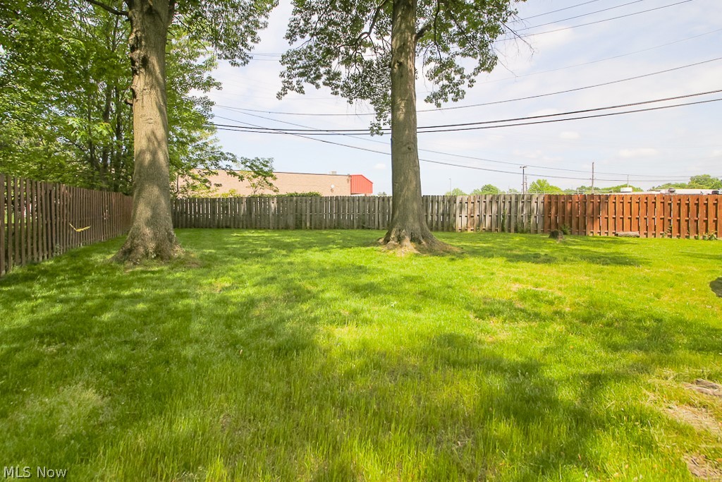 6401 Stumph Road Cleveland, OH 44130 - Photo 19 of 35