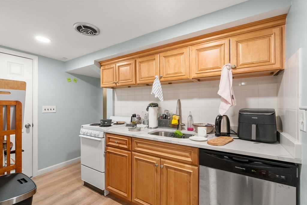 343 Harvard Street Cambridge, MA 02138 - Photo 5 of 41