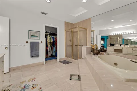 $11,600,000 | 221 Knollwood Drive, Key Biscayne, FL 33149