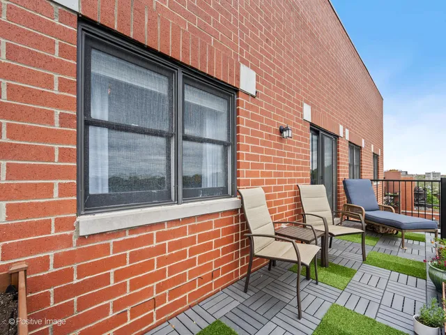 $675,000 | 2222 West Belmont Avenue, Unit 504, Chicago, IL 60618