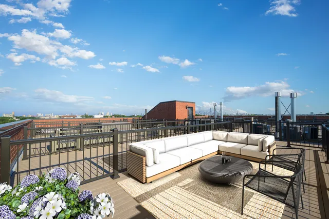 $675,000 | 2222 West Belmont Avenue, Unit 504, Chicago, IL 60618