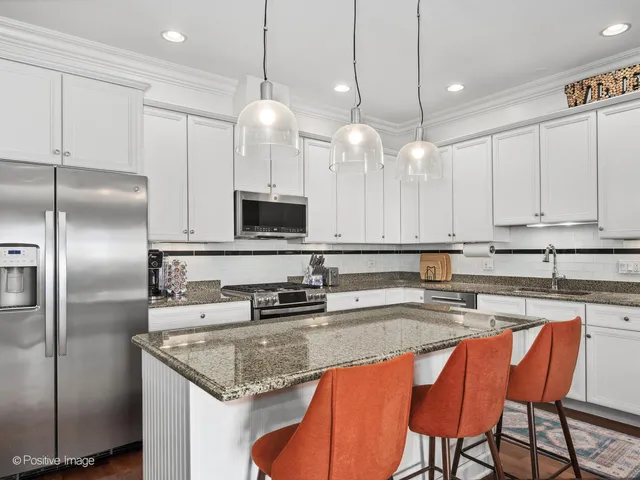 $675,000 | 2222 West Belmont Avenue, Unit 504, Chicago, IL 60618