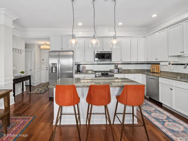 $675,000 | 2222 West Belmont Avenue, Unit 504, Chicago, IL 60618