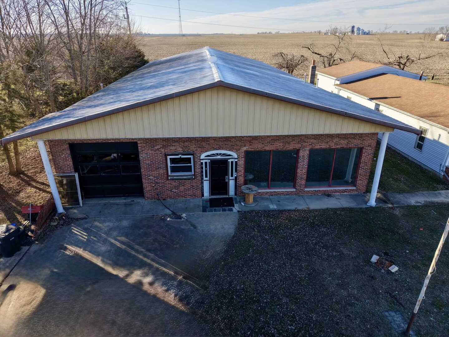 208 North 10th Street Altamont, IL 62411 - Photo 2 of 23