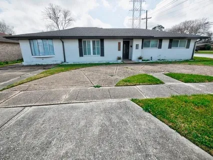 $380,000 | 200 Willow Drive, Gretna, LA 70053