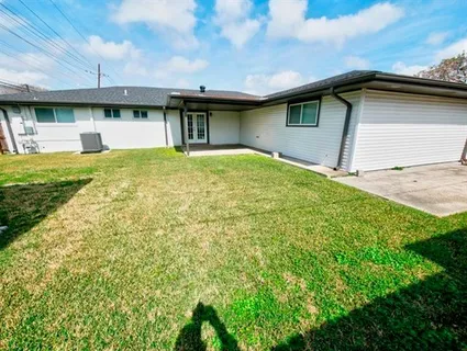 $335,000 | 200 Willow Drive, Gretna, LA 70053