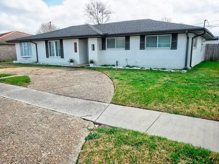 $335,000 | 200 Willow Drive, Gretna, LA 70053