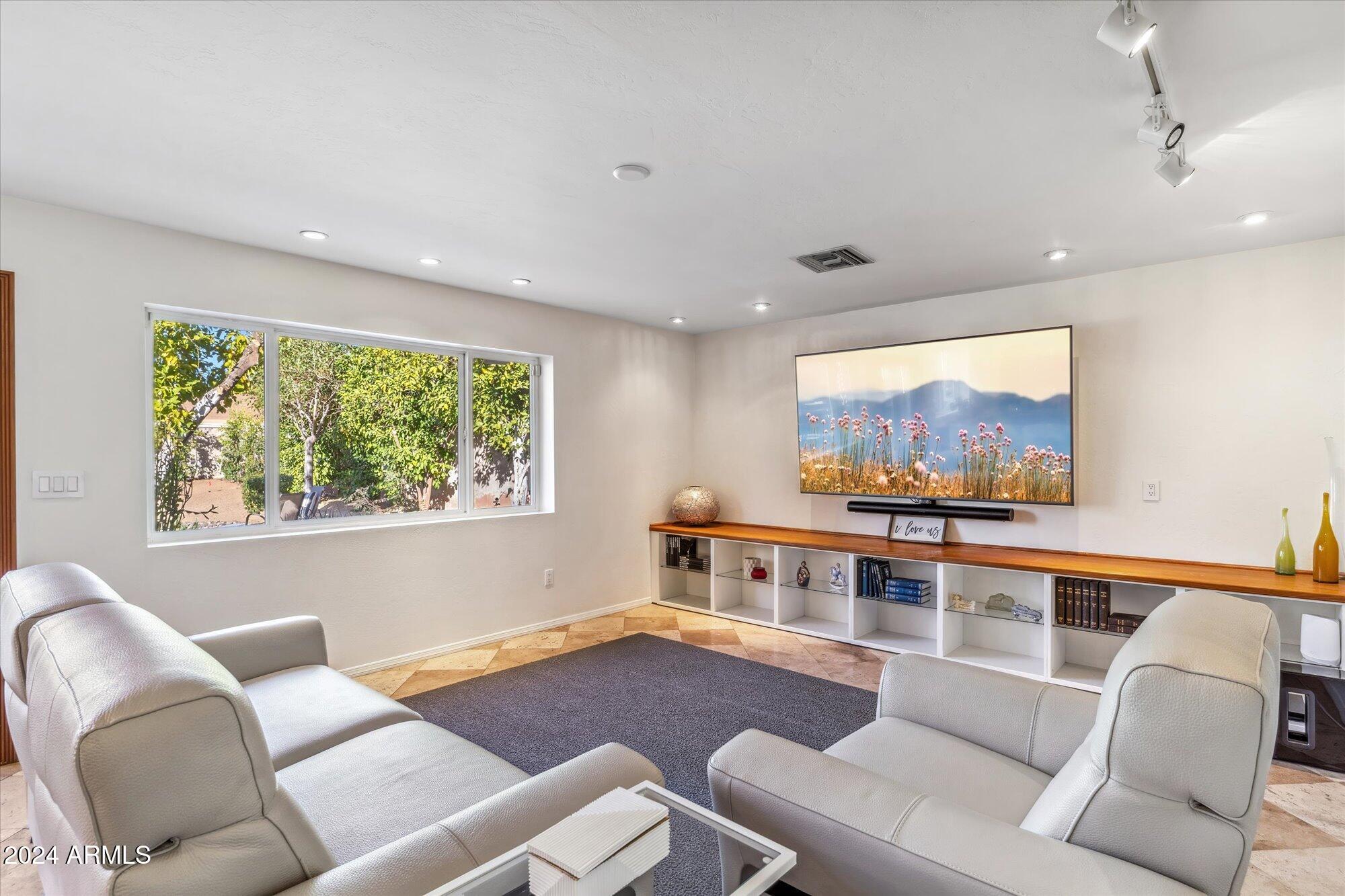 34 West State Avenue Phoenix, AZ 85021 - Photo 21 of 63 23-Family Room