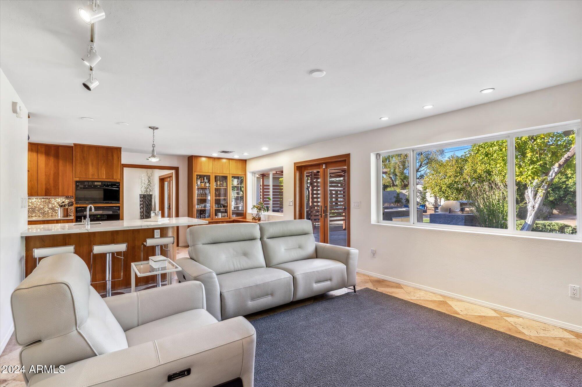 34 West State Avenue Phoenix, AZ 85021 - Photo 22 of 63 24-Family Room