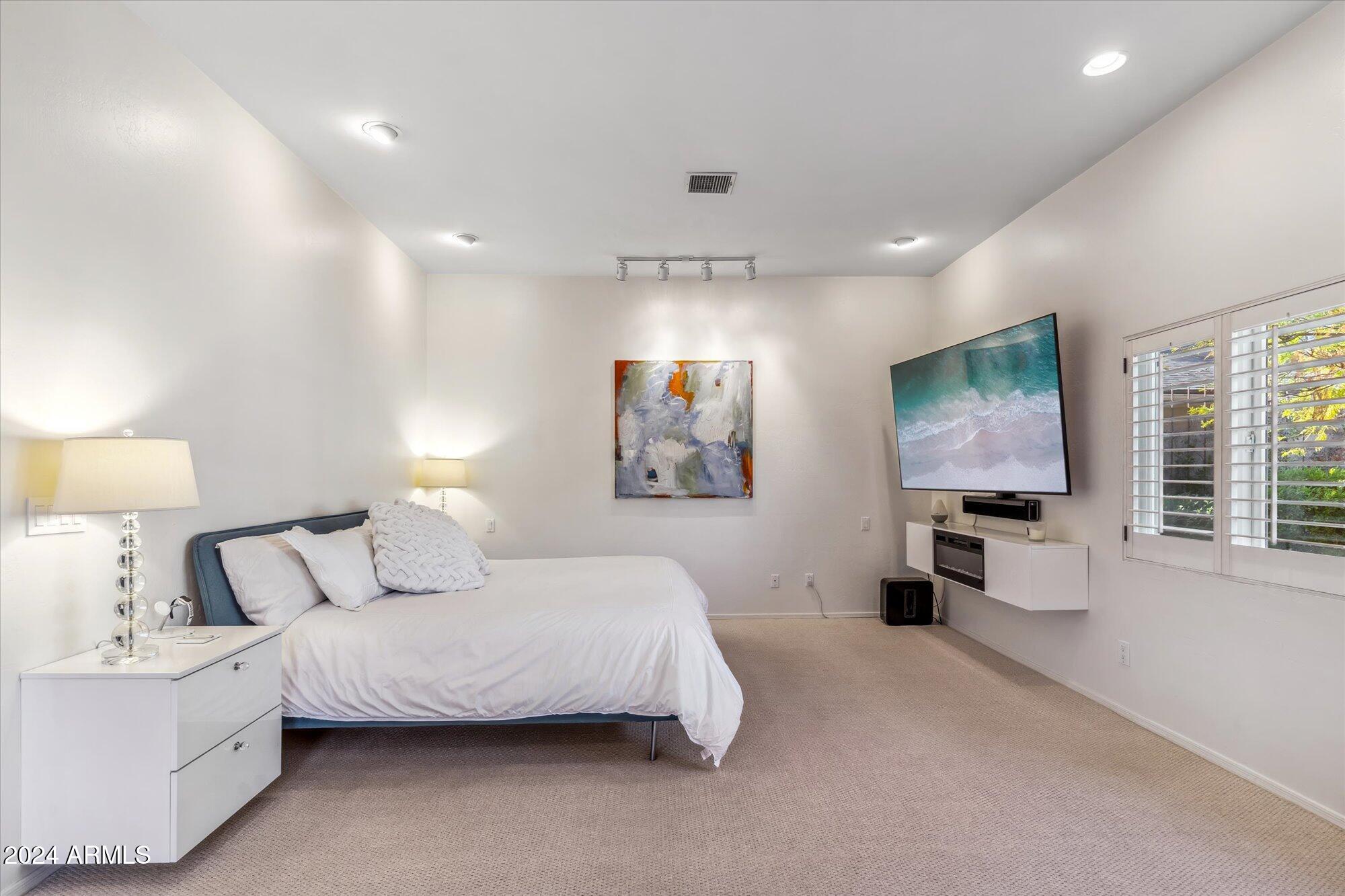 34 West State Avenue Phoenix, AZ 85021 - Photo 33 of 63 35-Primary Bedroom