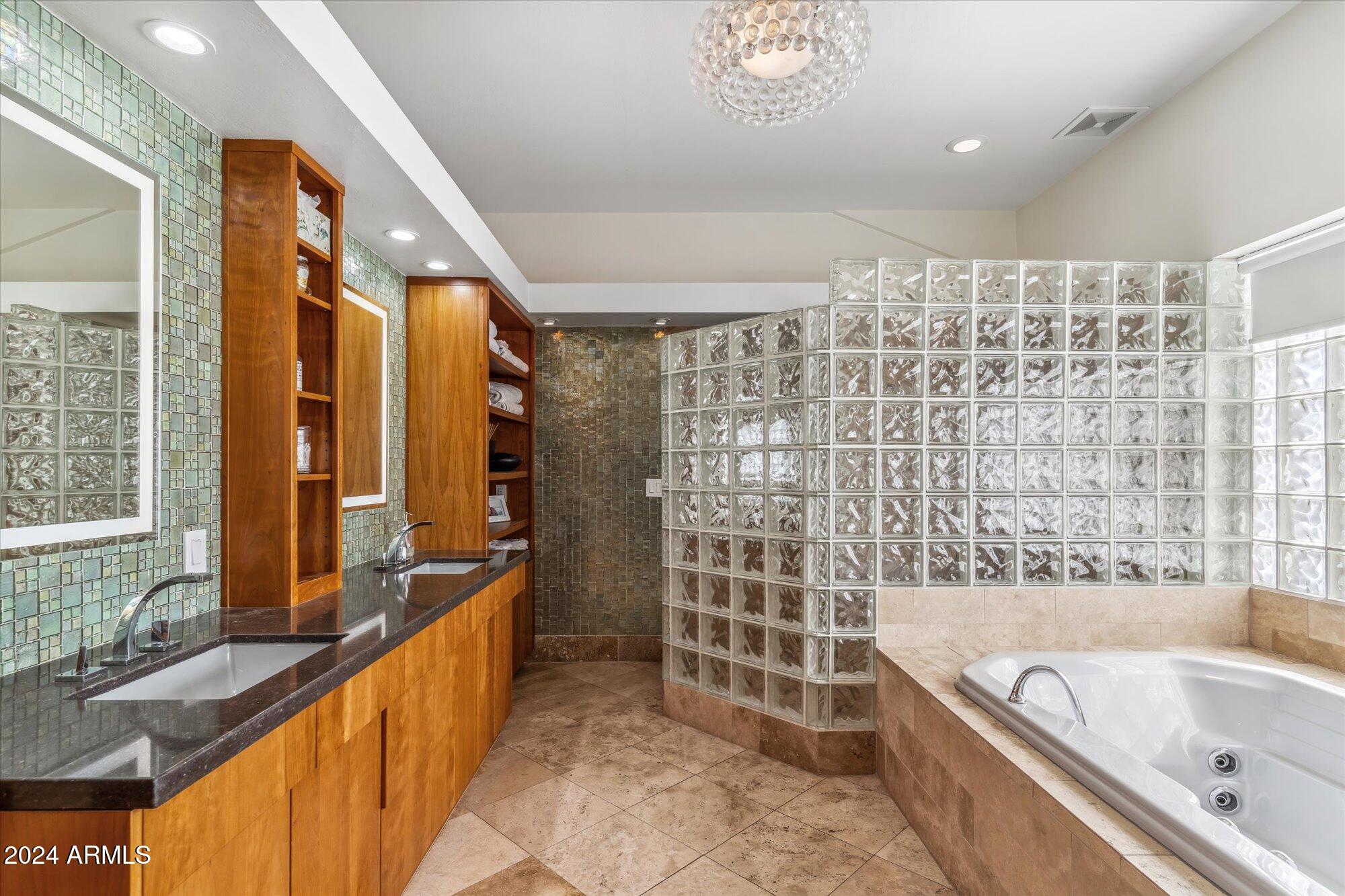 34 West State Avenue Phoenix, AZ 85021 - Photo 39 of 63 41-Primary Bathroom