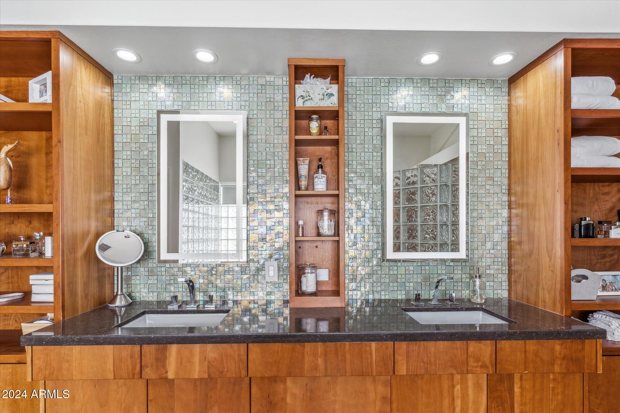 34 West State Avenue Phoenix, AZ 85021 - Photo 41 of 63 43-Primary Bathroom