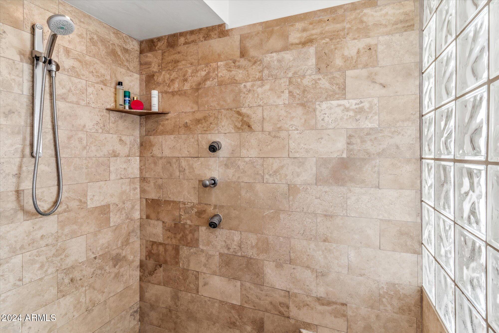 34 West State Avenue Phoenix, AZ 85021 - Photo 43 of 63 45-Primary Bathroom