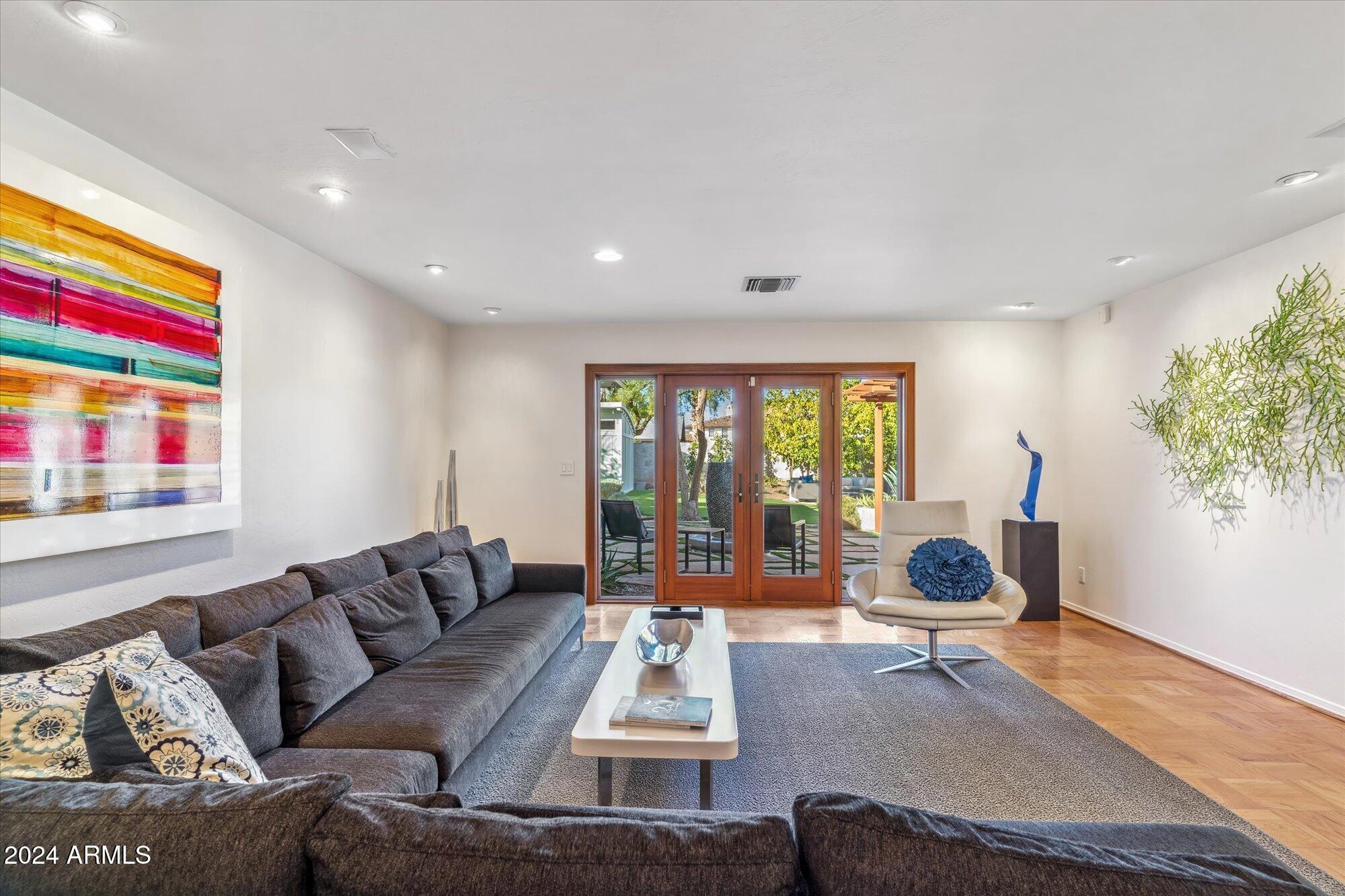 34 West State Avenue Phoenix, AZ 85021 - Photo 8 of 63 11-Living Room