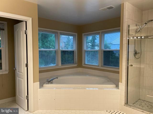 9419 Spruce Tree Circle Bethesda, MD 20814 - Photo 16 of 26 Primary bathroom tub