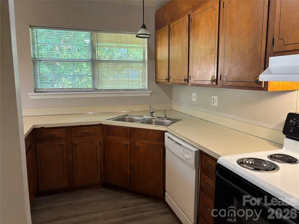 $1,600 | 6714 Marston Court, Charlotte, NC 28215