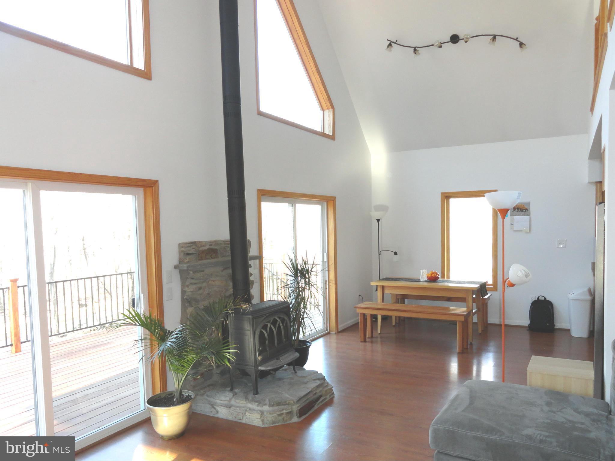 14502 Ridenour Road Smithsburg, MD 21783 - Photo 3 of 19 Living Room