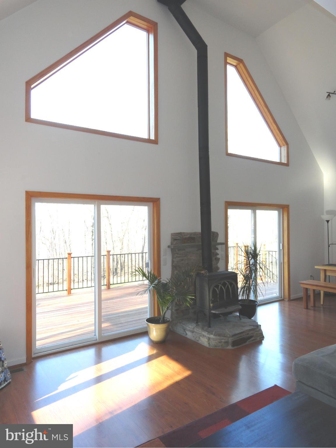 14502 Ridenour Road Smithsburg, MD 21783 - Photo 4 of 19 Living Room