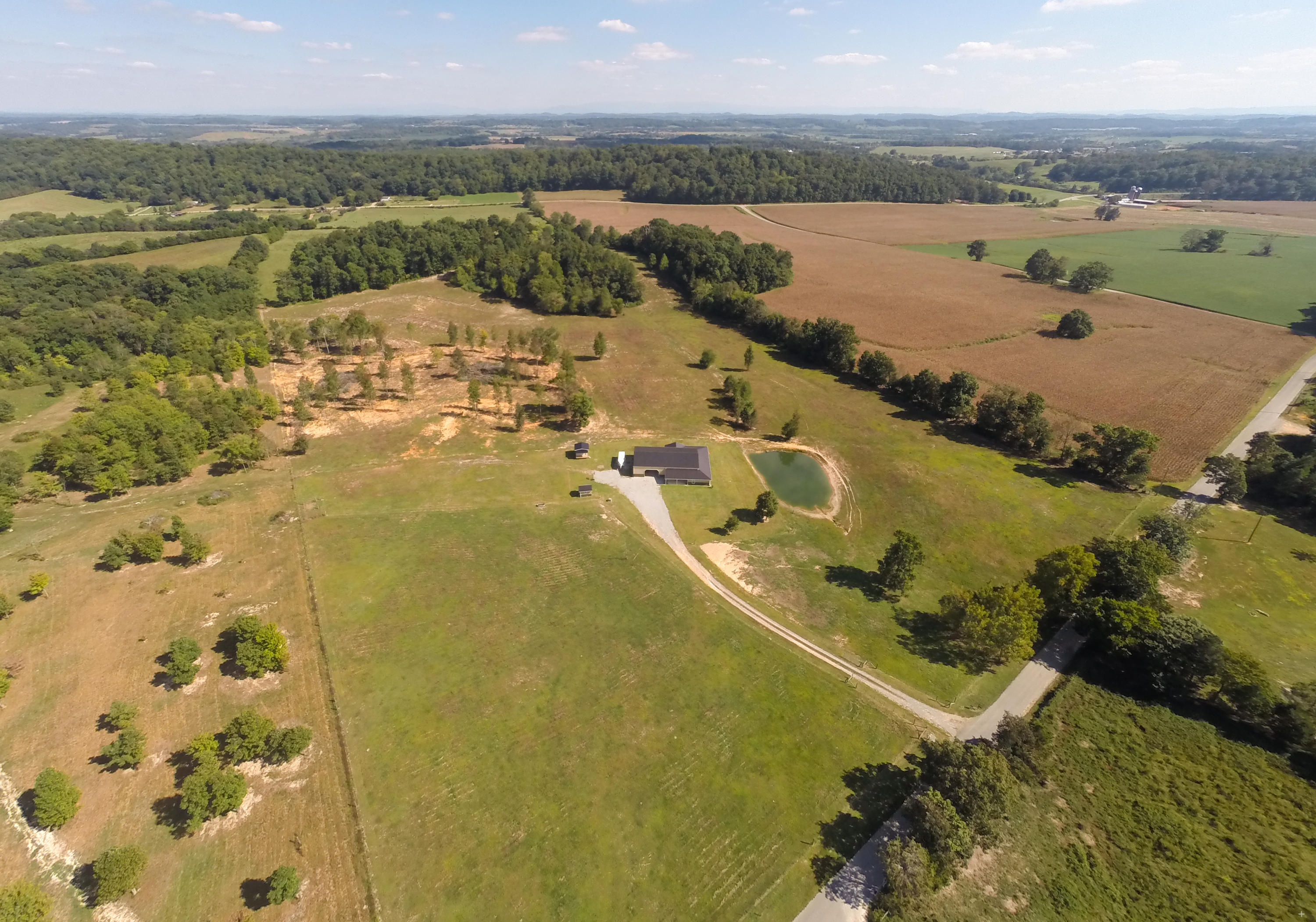 1821 Lynn Road Philadelphia, TN 37846 - Photo 2 of 38 + Air (2)