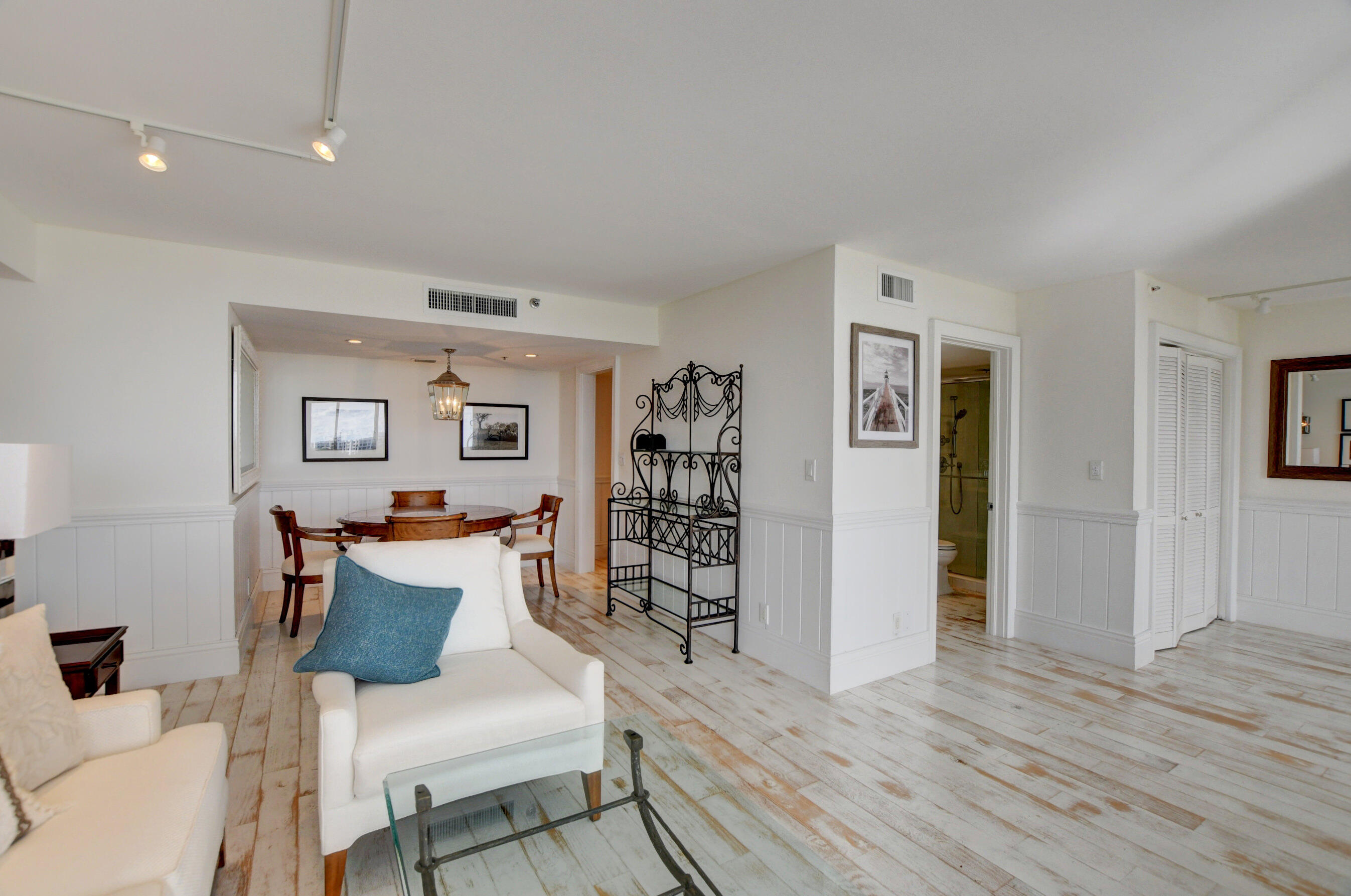 7738 Lakeside Boulevard, Unit 386 Boca Raton, FL 33434 - Photo 5 of 31 Living
