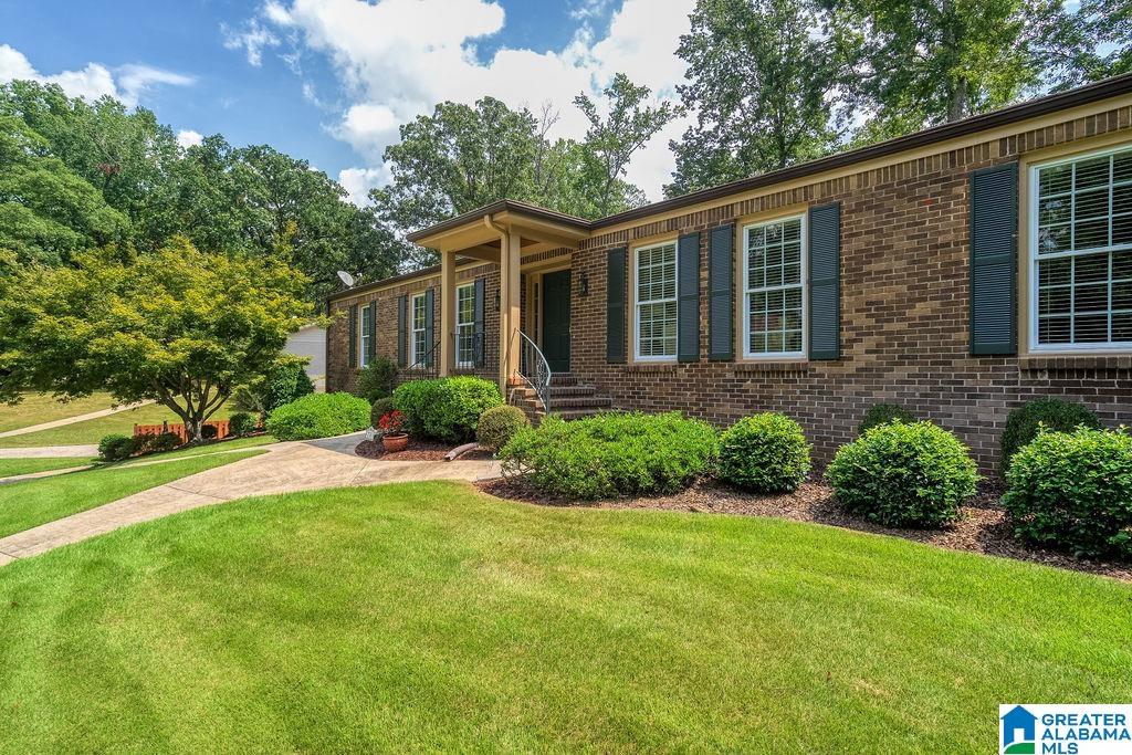 1735 Cornwall Road Birmingham, AL 35226 - Photo 3 of 34