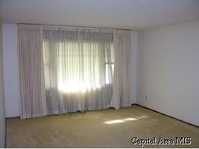 2525 Arrowhead Drive Springfield, IL 62702 - Photo 3 of 9