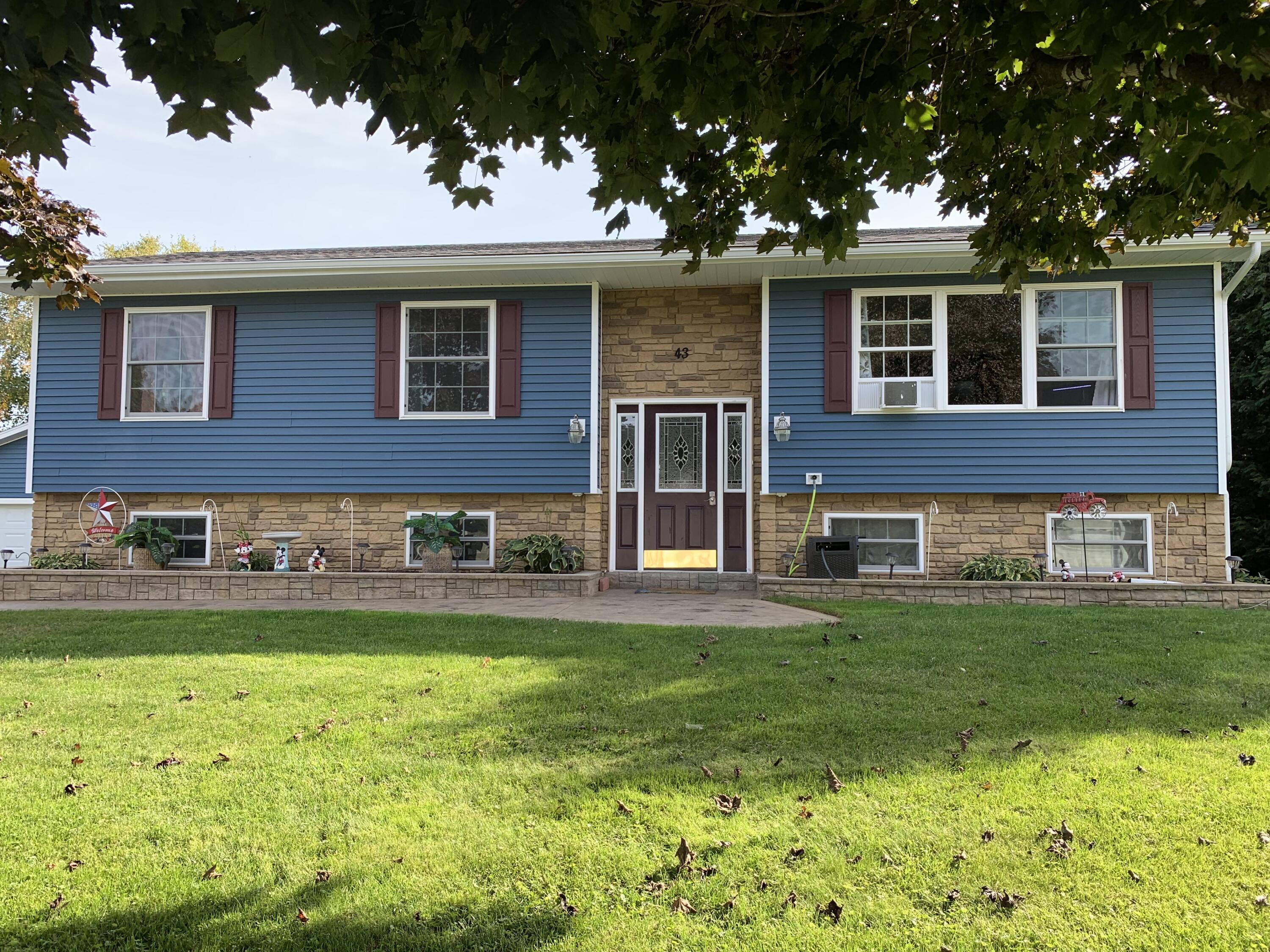 43 Smith Street Rouses Point, NY 12979 - Photo 1 of 71 Gallery Image 1