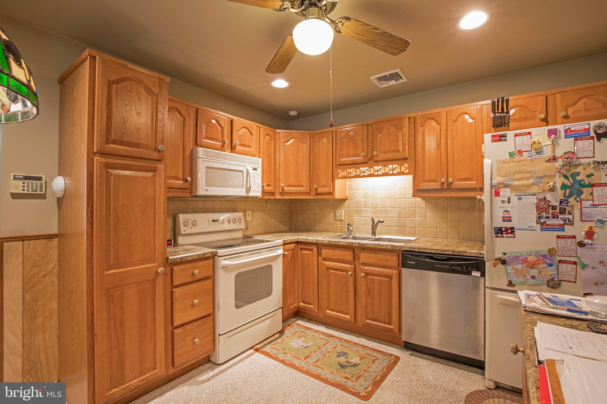 239 Crestview Road Hatboro, PA 19040 - Photo 3 of 16 Kitchen